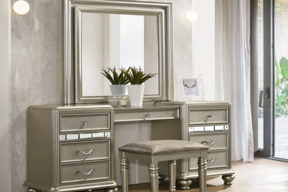 5 Reasons to Purchase a Vanity Desk with Mirror | Furniture Store in North Charleston, SC